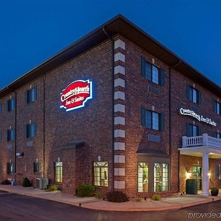 Country Hearth Inn & Suites אדוארדסוויל מראה חיצוני תמונה