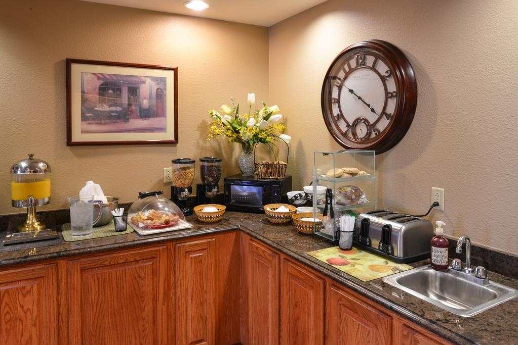 Country Hearth Inn & Suites אדוארדסוויל מתקנים תמונה