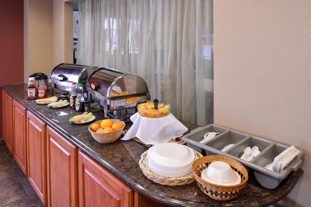 Country Hearth Inn & Suites אדוארדסוויל מתקנים תמונה