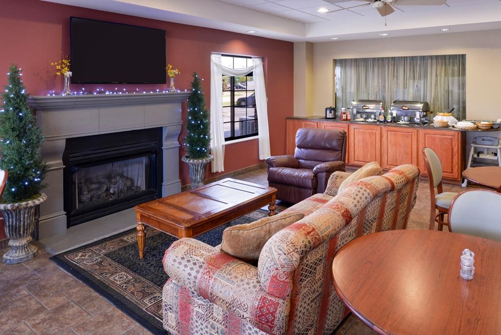 Country Hearth Inn & Suites אדוארדסוויל מראה פנימי תמונה