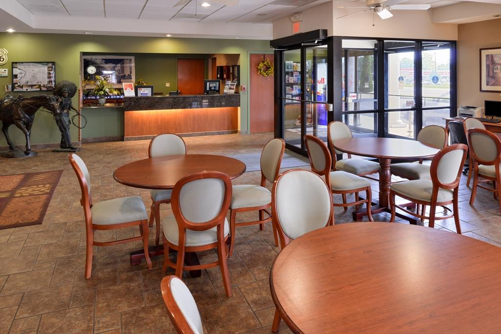 Country Hearth Inn & Suites אדוארדסוויל מראה פנימי תמונה
