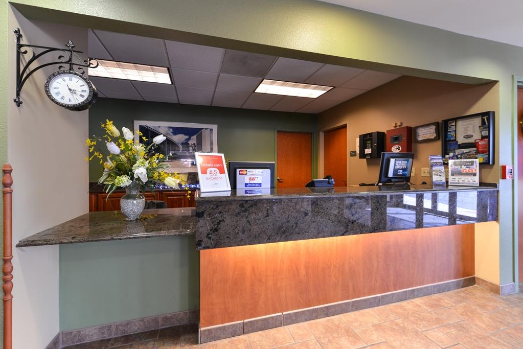 Country Hearth Inn & Suites אדוארדסוויל מראה פנימי תמונה