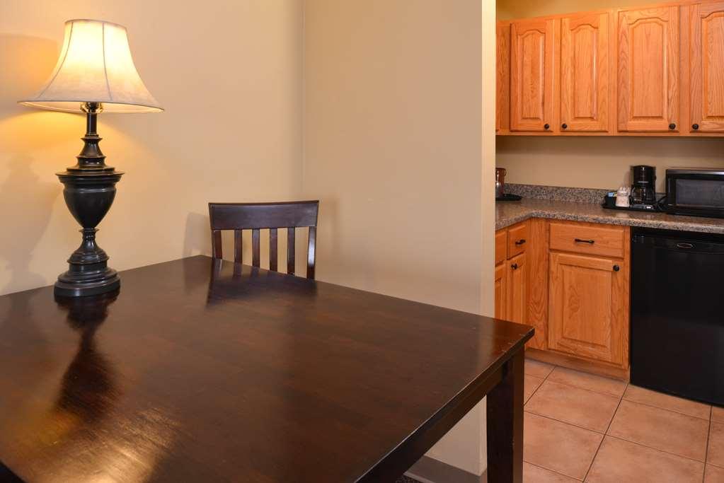 Country Hearth Inn & Suites אדוארדסוויל חדר תמונה