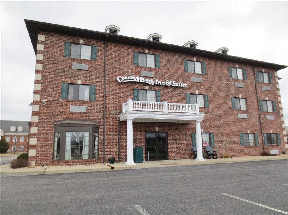 Country Hearth Inn & Suites אדוארדסוויל מראה חיצוני תמונה