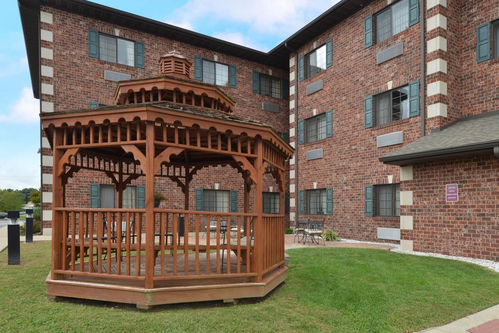 Country Hearth Inn & Suites אדוארדסוויל מראה חיצוני תמונה