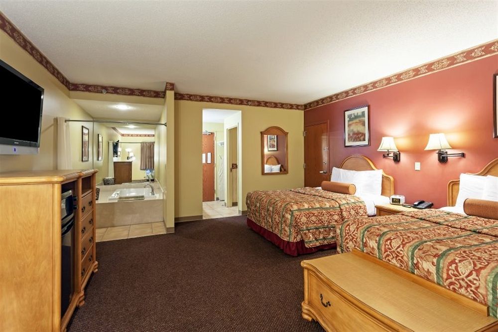 Country Hearth Inn & Suites אדוארדסוויל מראה חיצוני תמונה