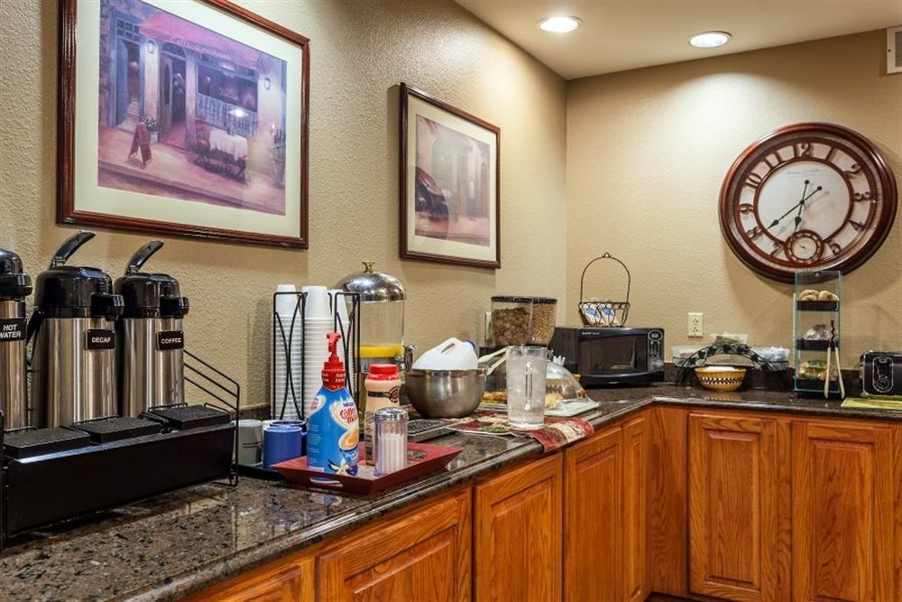 Country Hearth Inn & Suites אדוארדסוויל מראה חיצוני תמונה