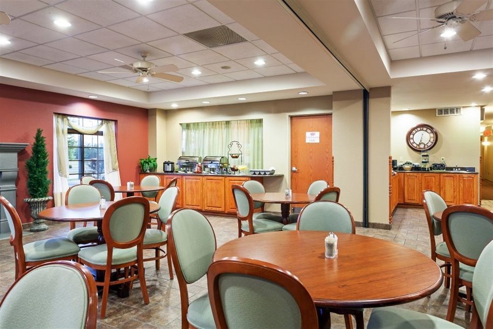 Country Hearth Inn & Suites אדוארדסוויל מראה חיצוני תמונה