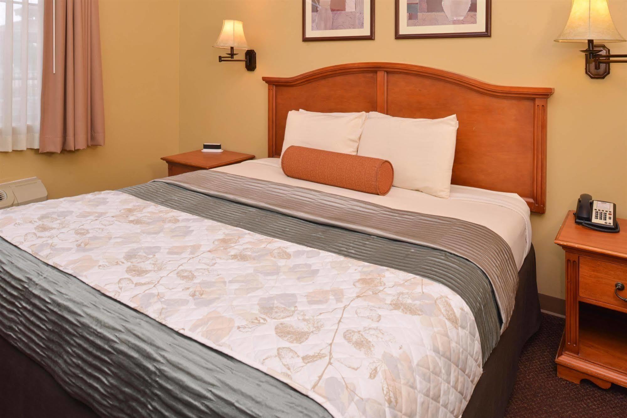 Country Hearth Inn & Suites אדוארדסוויל מראה חיצוני תמונה