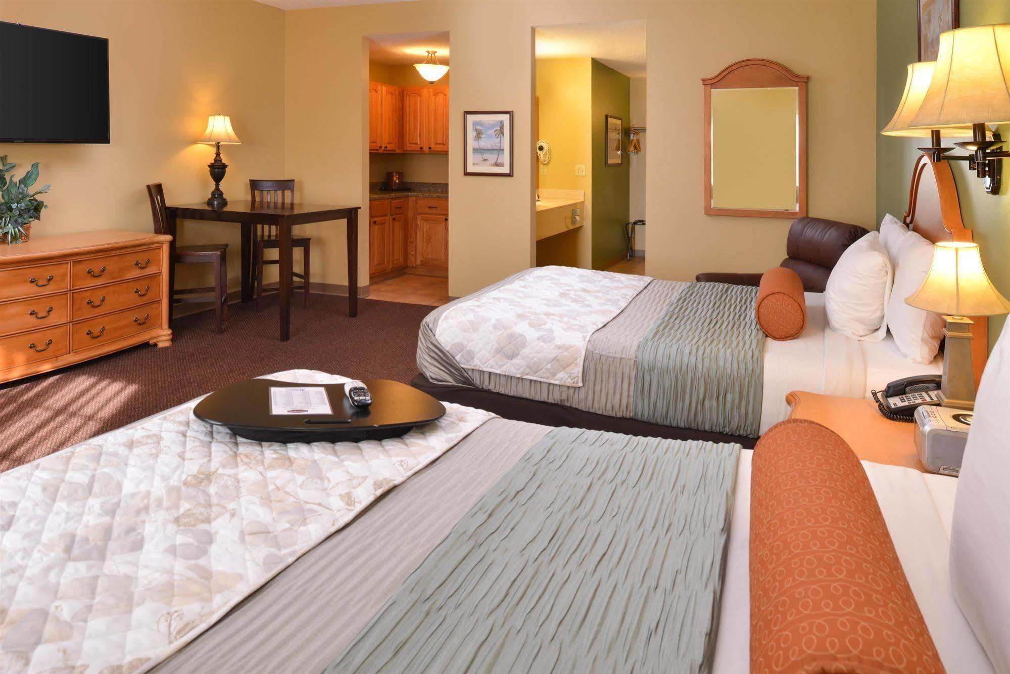 Country Hearth Inn & Suites אדוארדסוויל מראה חיצוני תמונה