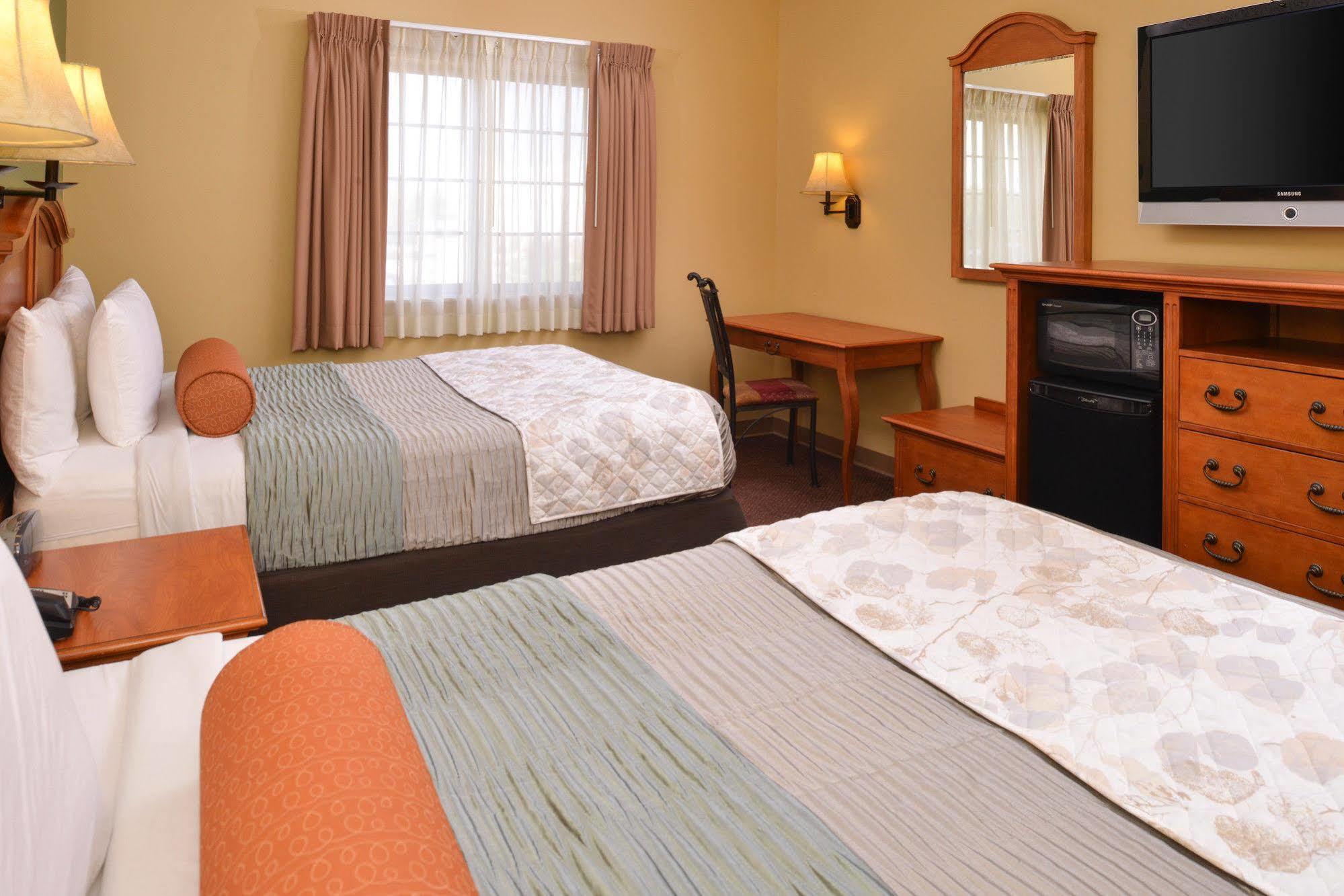 Country Hearth Inn & Suites אדוארדסוויל מראה חיצוני תמונה