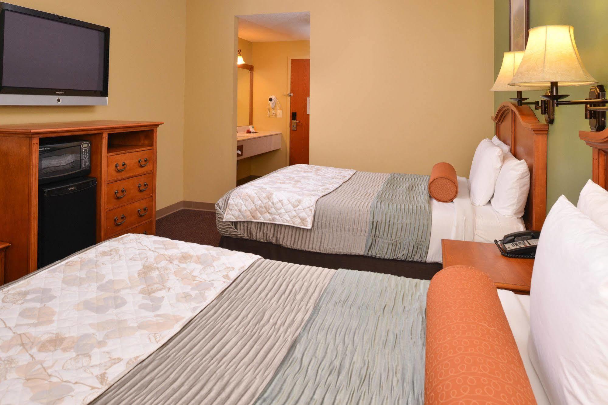 Country Hearth Inn & Suites אדוארדסוויל מראה חיצוני תמונה