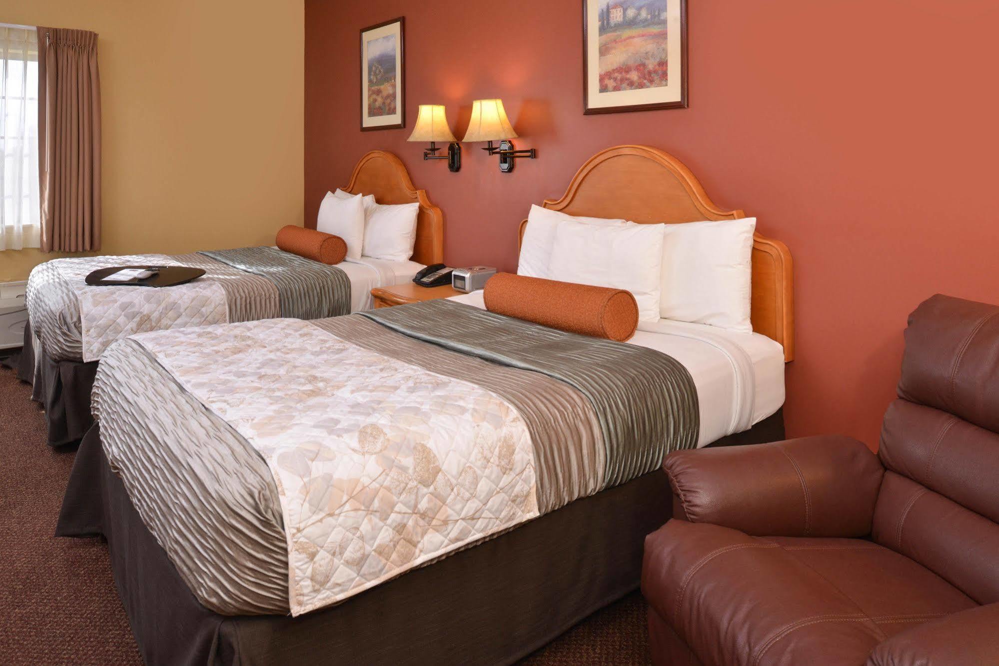 Country Hearth Inn & Suites אדוארדסוויל מראה חיצוני תמונה