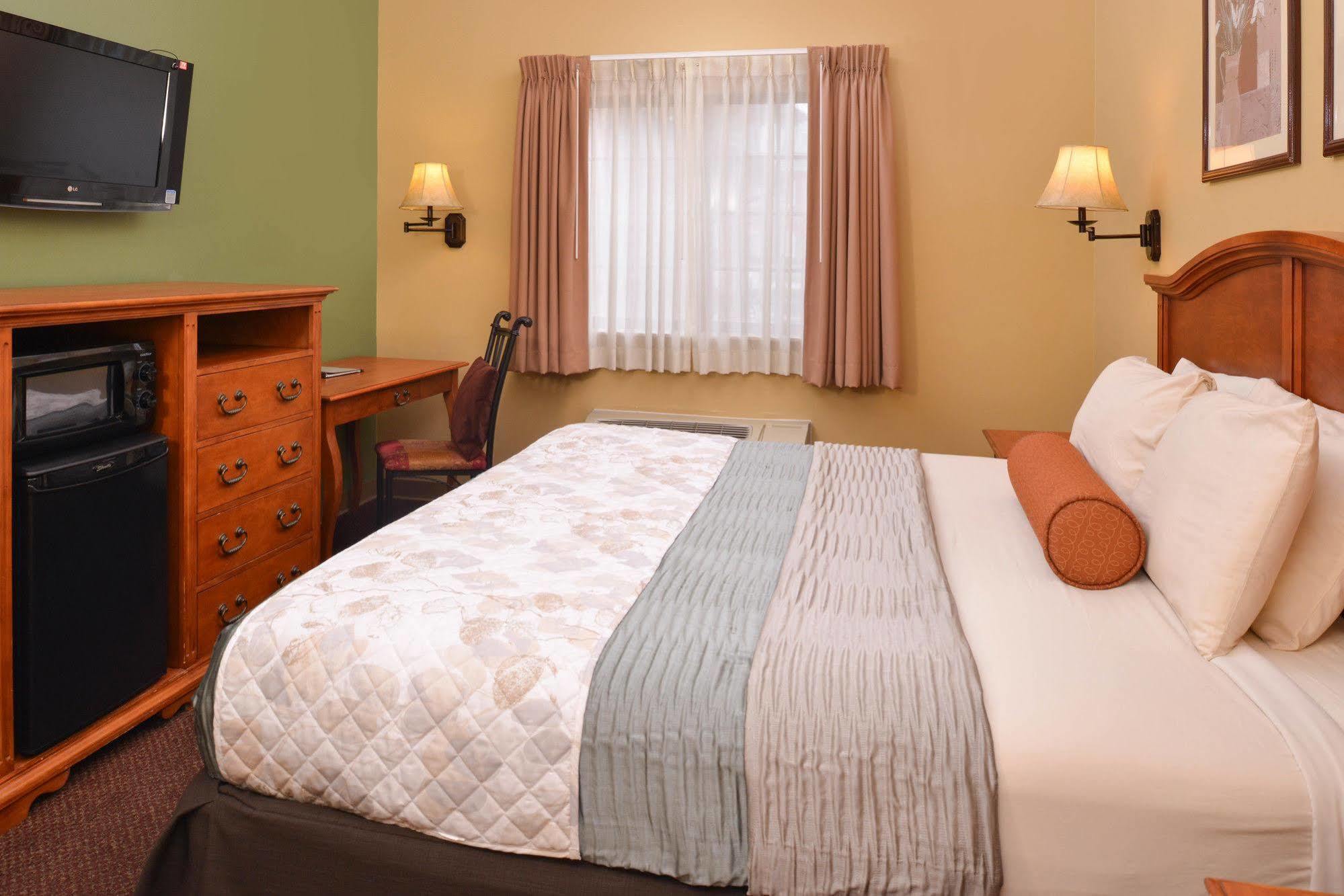 Country Hearth Inn & Suites אדוארדסוויל מראה חיצוני תמונה