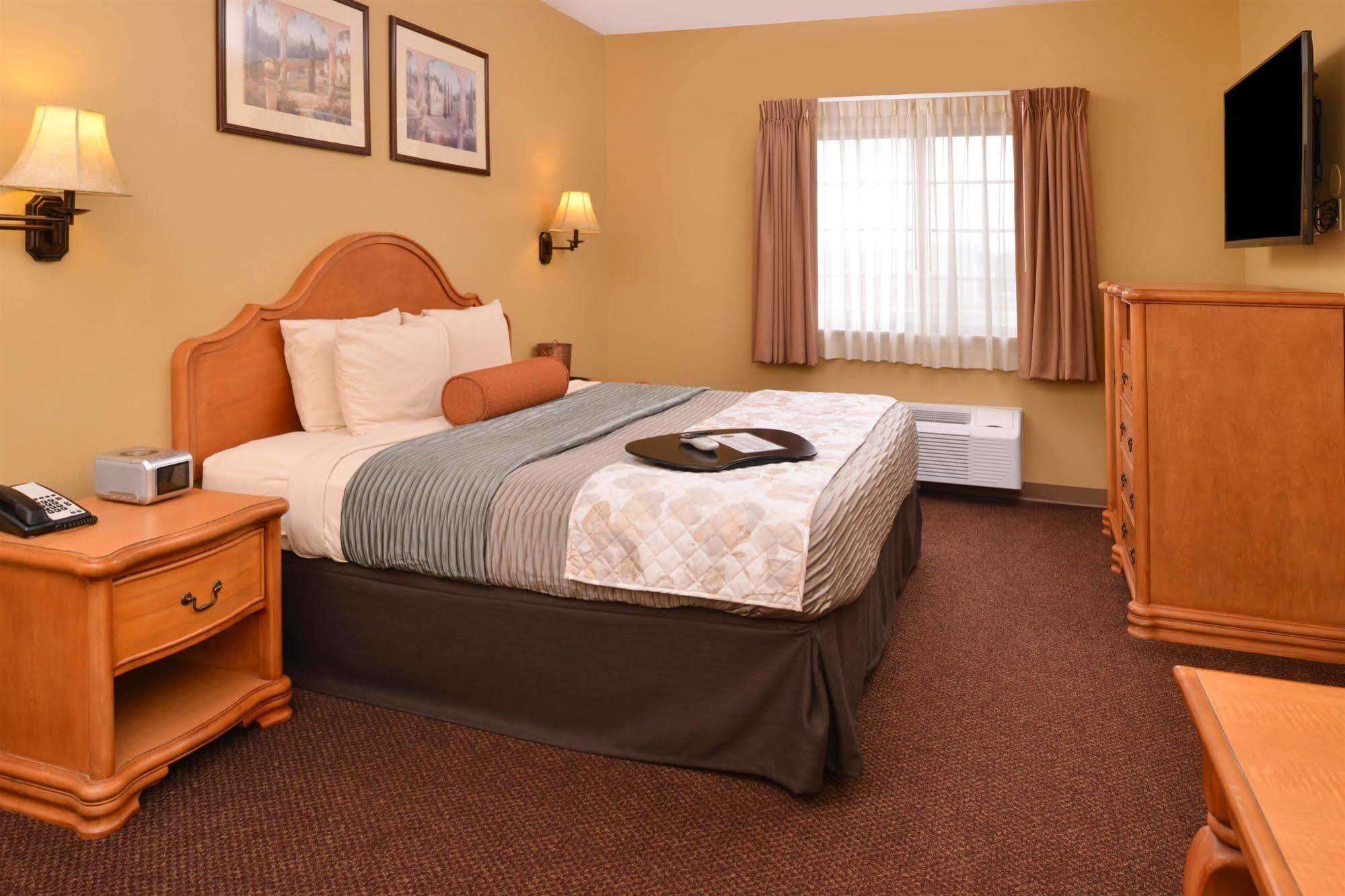 Country Hearth Inn & Suites אדוארדסוויל מראה חיצוני תמונה