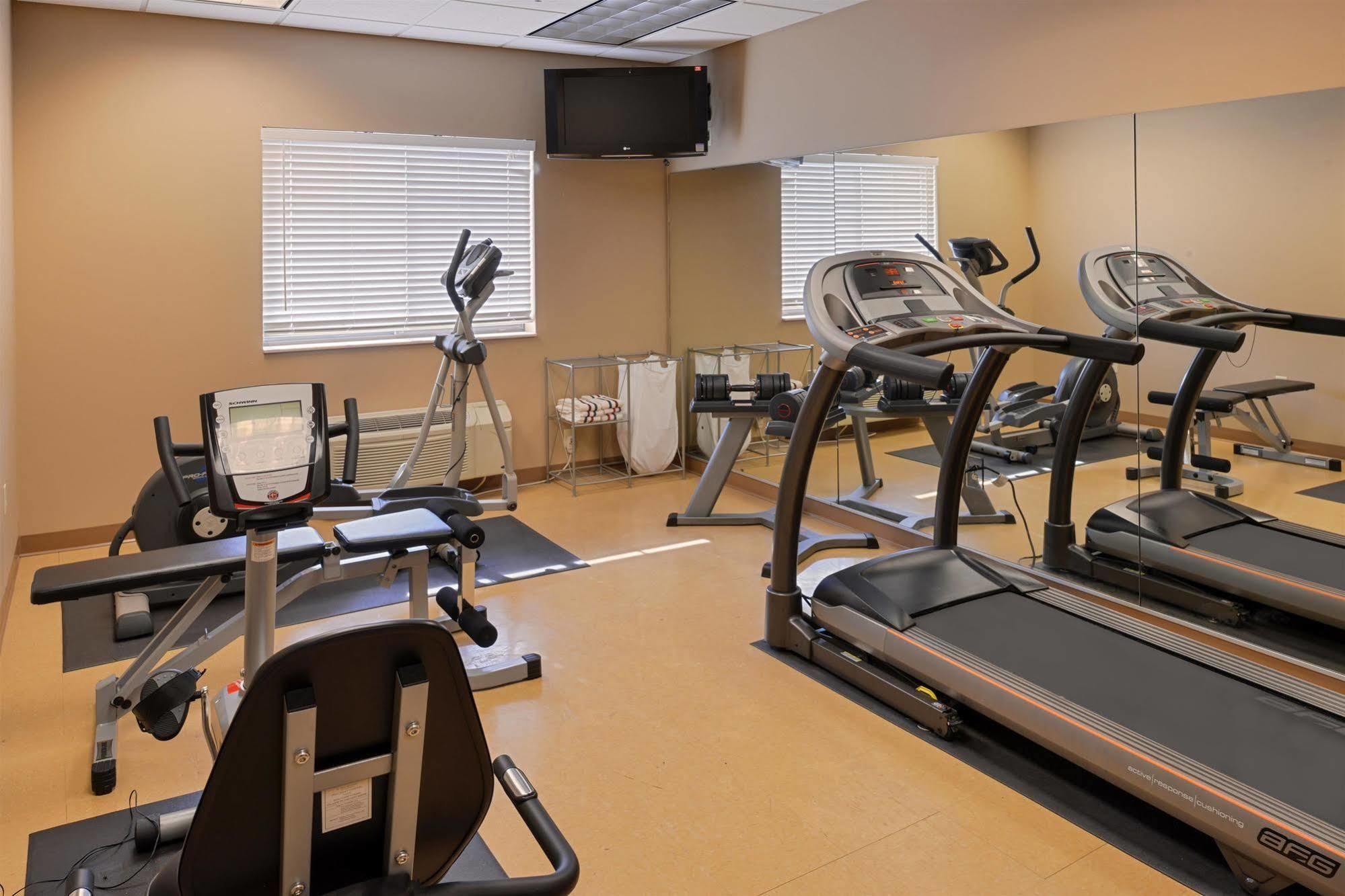 Country Hearth Inn & Suites אדוארדסוויל מראה חיצוני תמונה