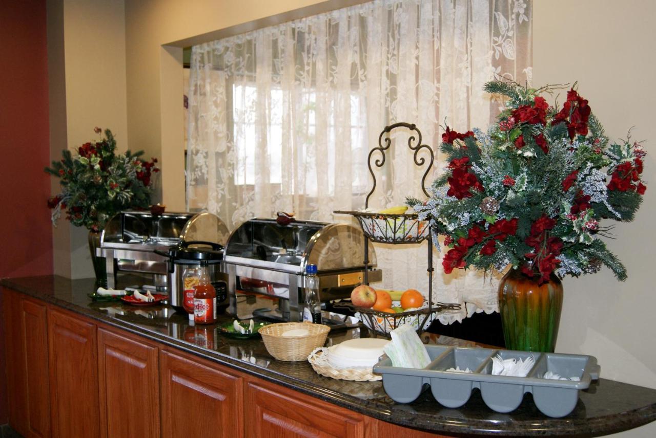 Country Hearth Inn & Suites אדוארדסוויל מראה חיצוני תמונה